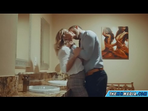 ❤️ Ko'krakli sarg'ish sizni jamoat hojatxonasida yo'ldan ozdirganda ❌ Anal pornoda bizda ❤